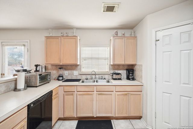 3933 BROOK HOLLOW DR, Schertz, TX 78154