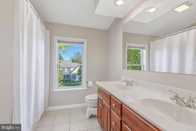 2154 MEADOW RIDGE DR, Lancaster, PA 17601