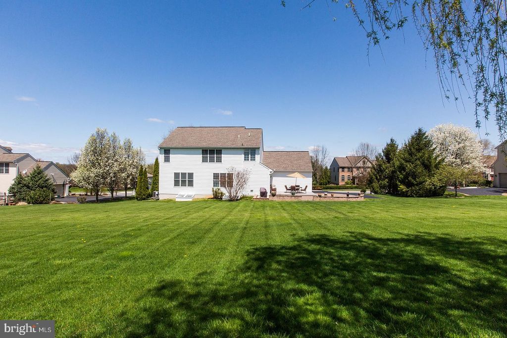 2154 MEADOW RIDGE DR, Lancaster, PA 17601