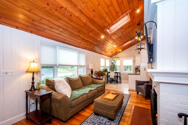59 Geordan Ave, Wrentham, MA 02093