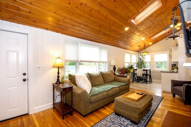 59 Geordan Ave, Wrentham, MA 02093