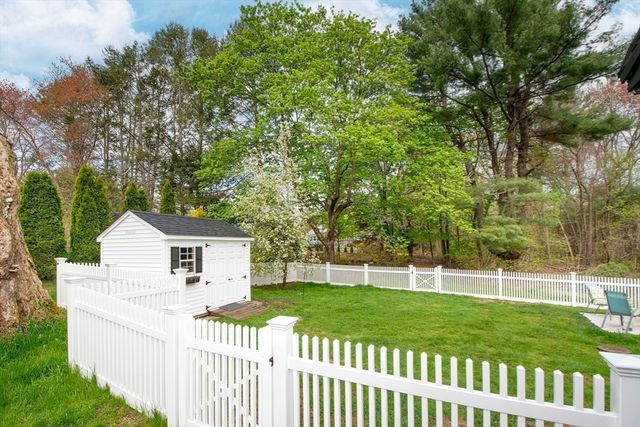 59 Geordan Ave, Wrentham, MA 02093