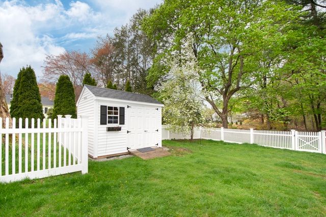59 Geordan Ave, Wrentham, MA 02093