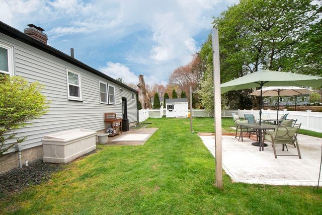 59 Geordan Ave, Wrentham, MA 02093