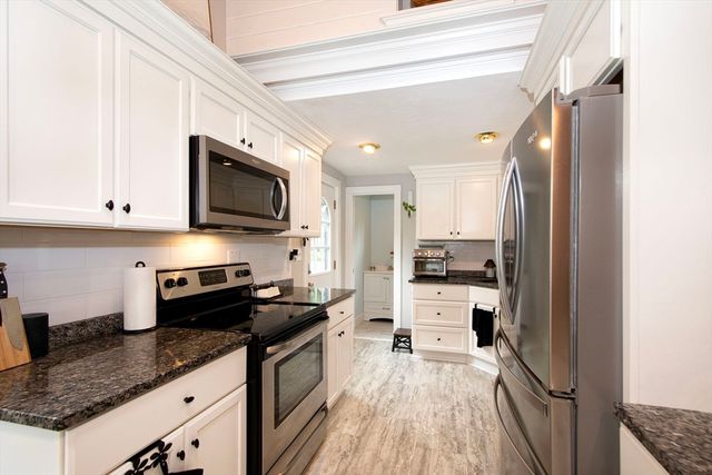 59 Geordan Ave, Wrentham, MA 02093