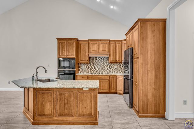 4408 SE Oak Bend DR, Topeka, KS 66609