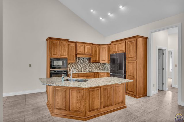 4408 SE Oak Bend DR, Topeka, KS 66609