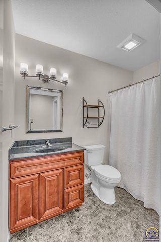 4408 SE Oak Bend DR, Topeka, KS 66609