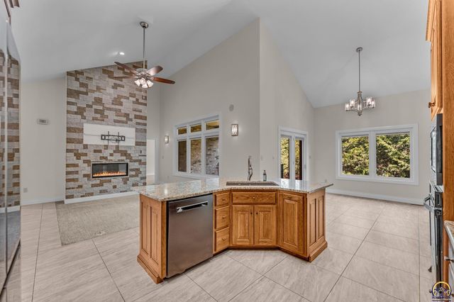 4408 SE Oak Bend DR, Topeka, KS 66609