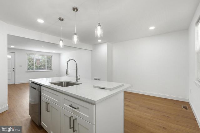 1714 PIN OAK RD, Parkville, MD 21234