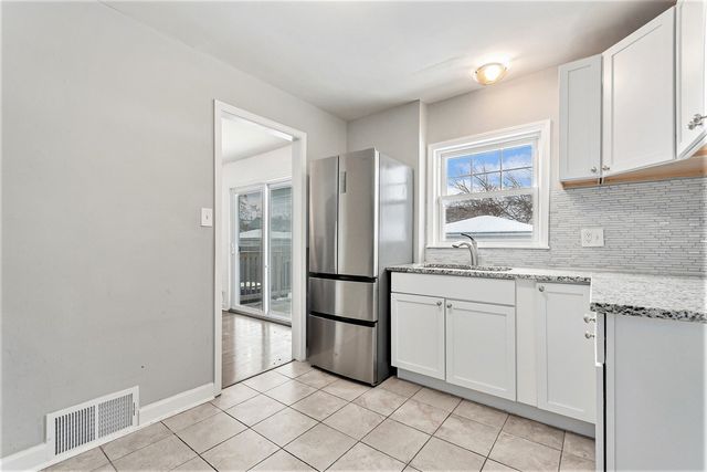 2316 S 10th Avenue, Broadview, IL 60155