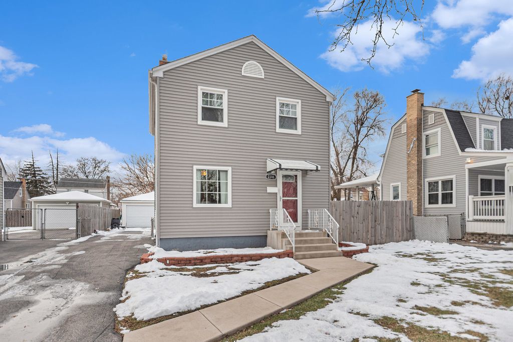 2316 S 10th Avenue, Broadview, IL 60155
