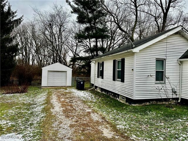 2541 Nesmith Lake Boulevard, Akron, OH 44314