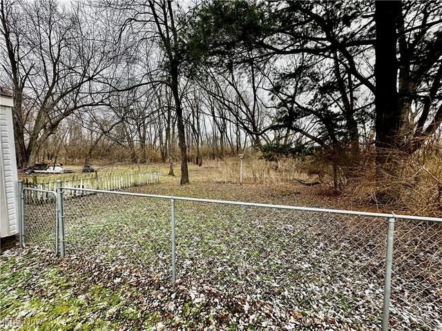 2541 Nesmith Lake Boulevard, Akron, OH 44314