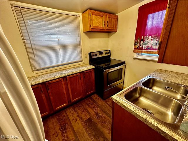 2541 Nesmith Lake Boulevard, Akron, OH 44314