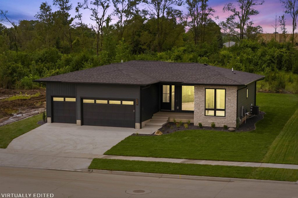 4627 Luke Streets, Cedar Falls, IA 50613