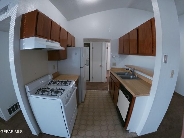 1922 Lake Omega Street A, El Paso, TX 79936