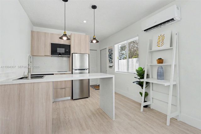 55 SW 13th St B, Dania Beach, FL 33004