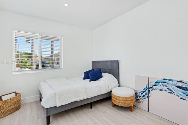 55 SW 13th St B, Dania Beach, FL 33004