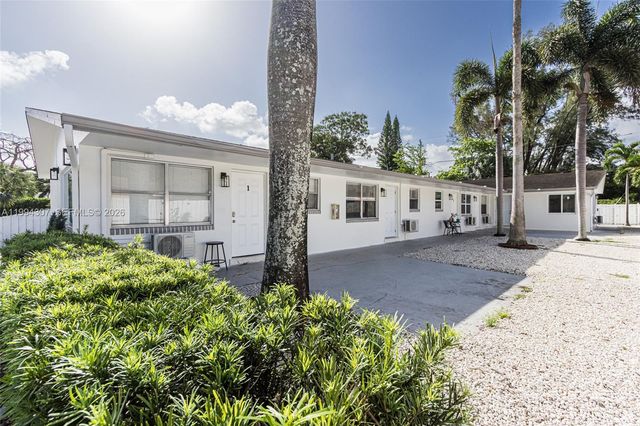 55 SW 13th St B, Dania Beach, FL 33004