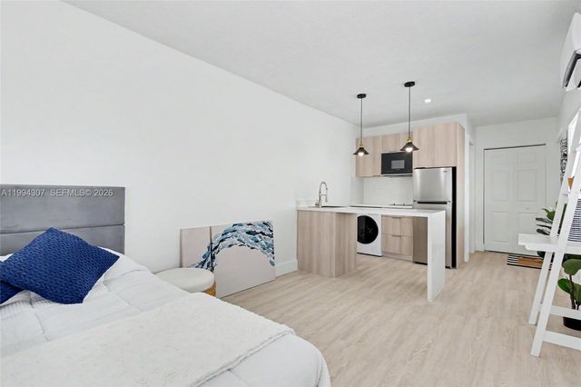 55 SW 13th St B, Dania Beach, FL 33004