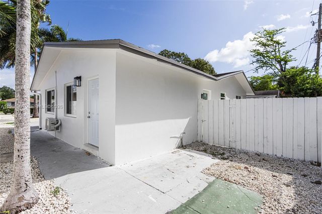 55 SW 13th St B, Dania Beach, FL 33004