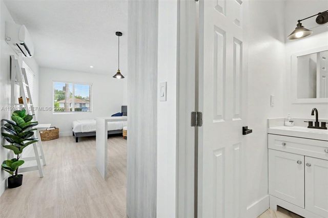 55 SW 13th St B, Dania Beach, FL 33004