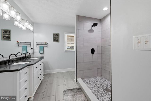 4001 BENTONVILLE RD, Bentonville, VA 22610