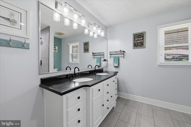 4001 BENTONVILLE RD, Bentonville, VA 22610