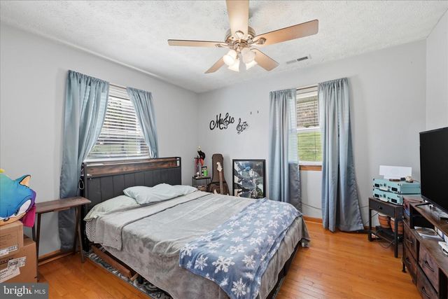 4001 BENTONVILLE RD, Bentonville, VA 22610