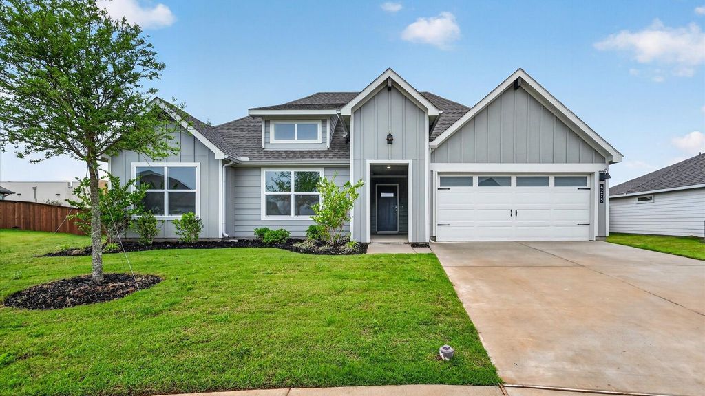 4225 CORNERSTONE Circle, Granbury, TX 76048