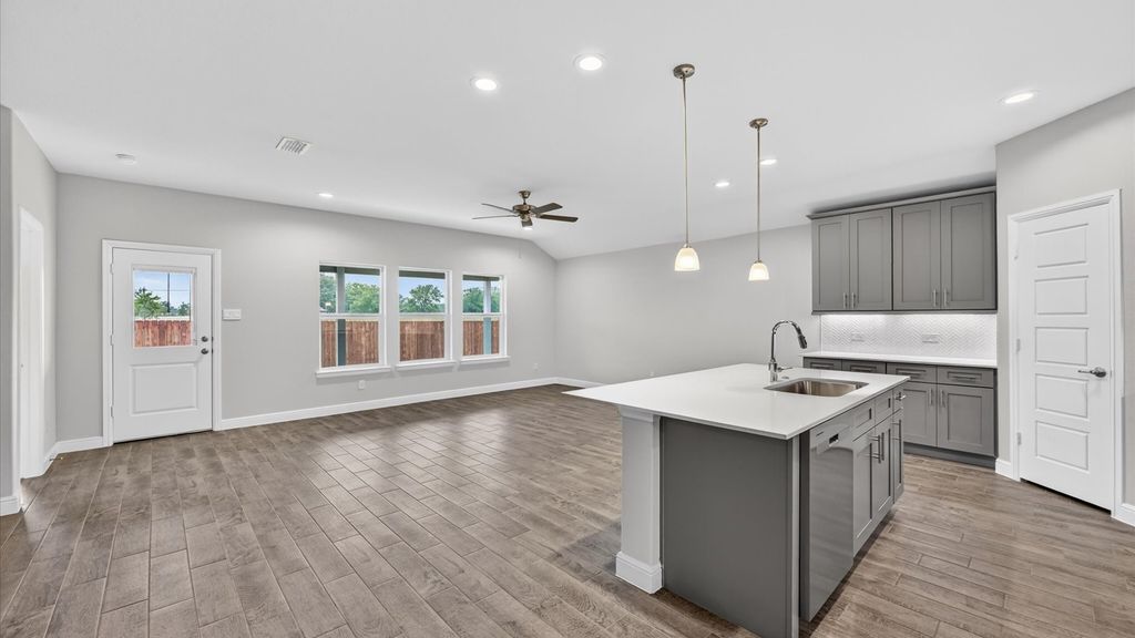 4225 CORNERSTONE Circle, Granbury, TX 76048 — photo 5
