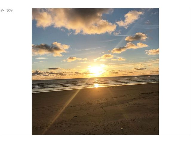 31405 J Pl, Ocean Park, WA 98640