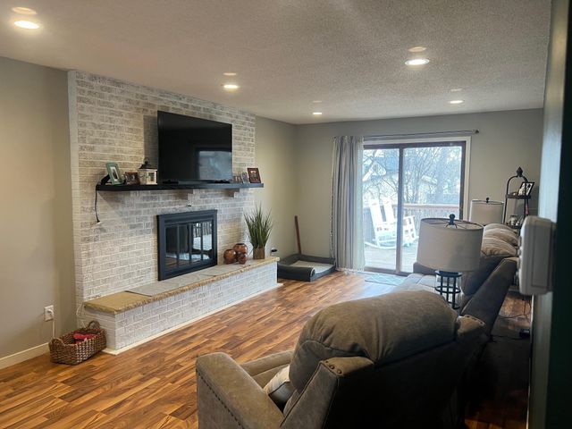 445 NE Rose Lane NE, Hutchinson, MN 55350