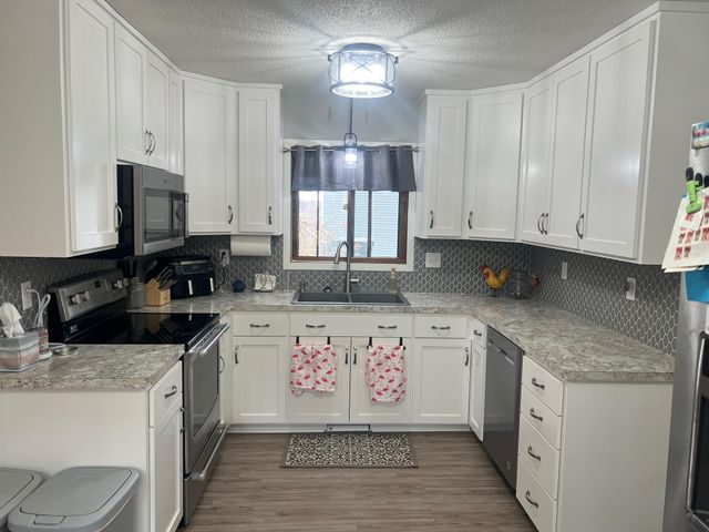 445 NE Rose Lane NE, Hutchinson, MN 55350