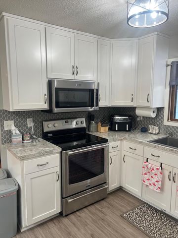 445 NE Rose Lane NE, Hutchinson, MN 55350