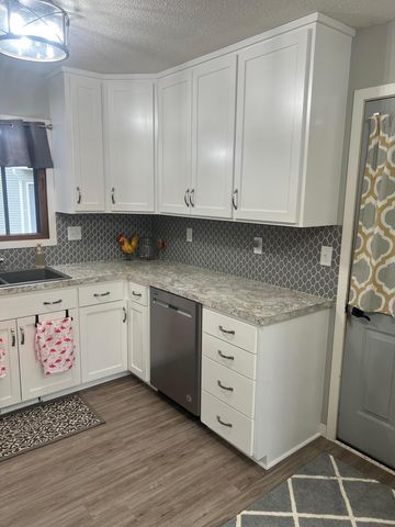 445 NE Rose Lane NE, Hutchinson, MN 55350