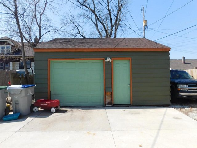 911 N 37th STREET, Milwaukee, WI 53208