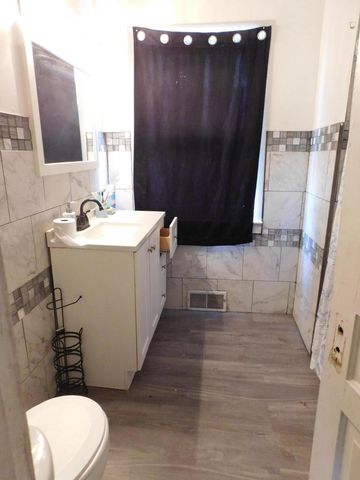 911 N 37th STREET, Milwaukee, WI 53208