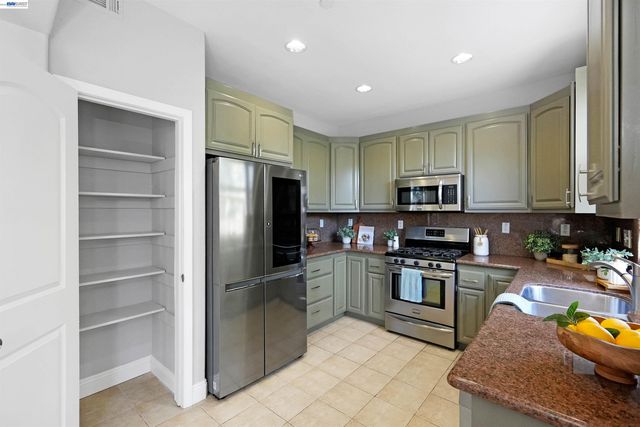 4101 Toddika Ln, Castro Valley, CA 94546