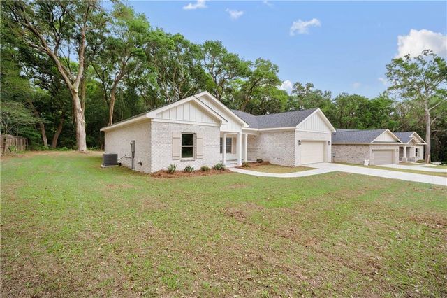7040 Country Oaks Drive N, Irvington, AL 36544