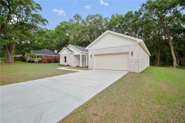 7040 Country Oaks Drive N, Irvington, AL 36544