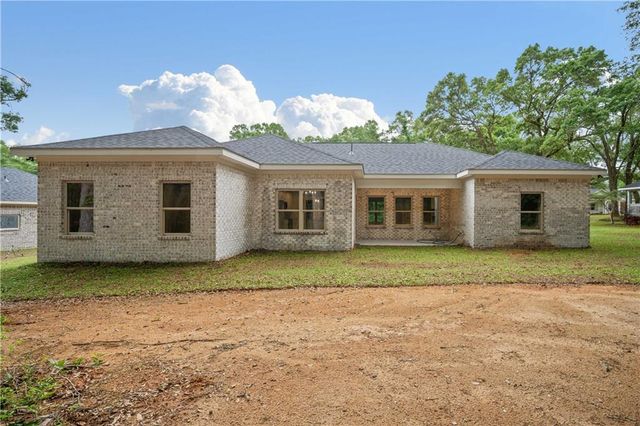 7040 Country Oaks Drive N, Irvington, AL 36544