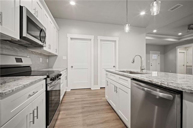 7040 Country Oaks Drive N, Irvington, AL 36544