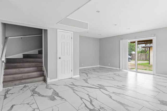 512 W Byrd Blvd, Universal City, TX 78148