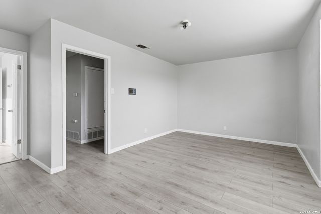 512 W Byrd Blvd, Universal City, TX 78148