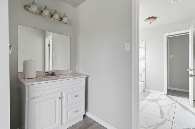 512 W Byrd Blvd, Universal City, TX 78148