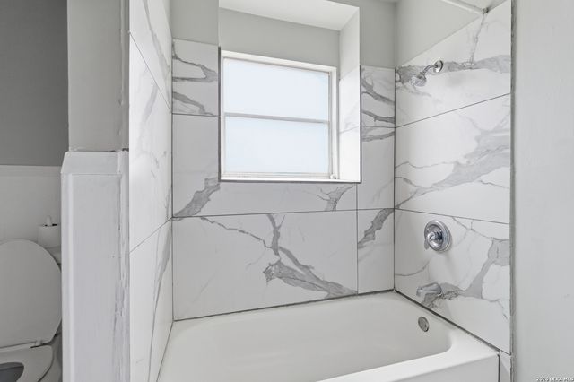 512 W Byrd Blvd, Universal City, TX 78148