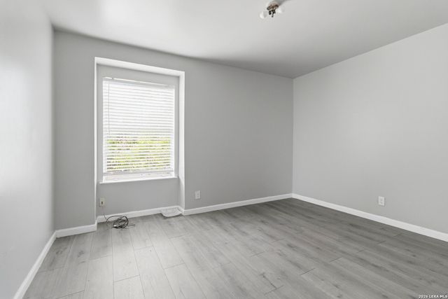 512 W Byrd Blvd, Universal City, TX 78148