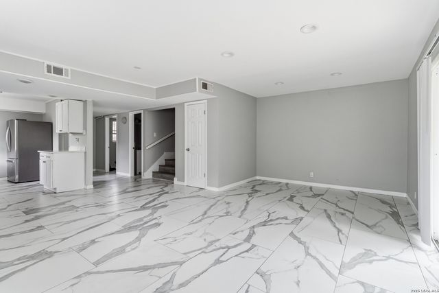 512 W Byrd Blvd, Universal City, TX 78148